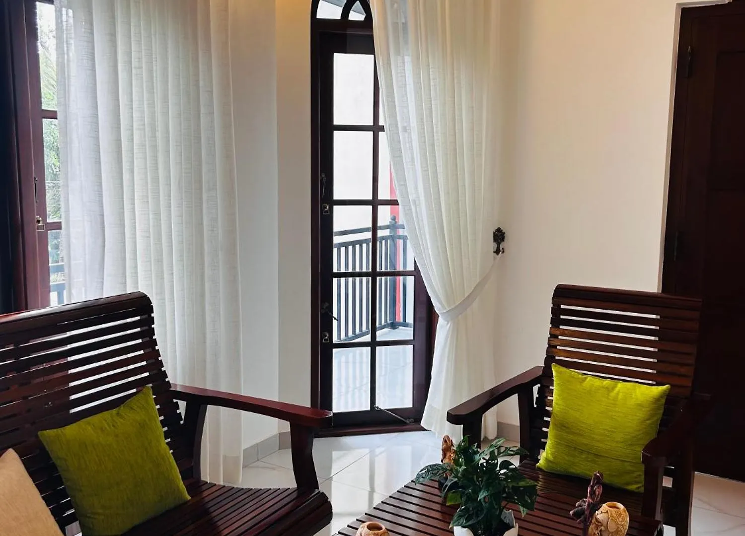 Neem Aura Home Stay Liyanagemulla Bed & Breakfast
