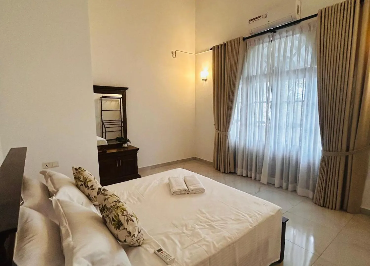 Neem Aura Home Stay Liyanagemulla Bed & Breakfast