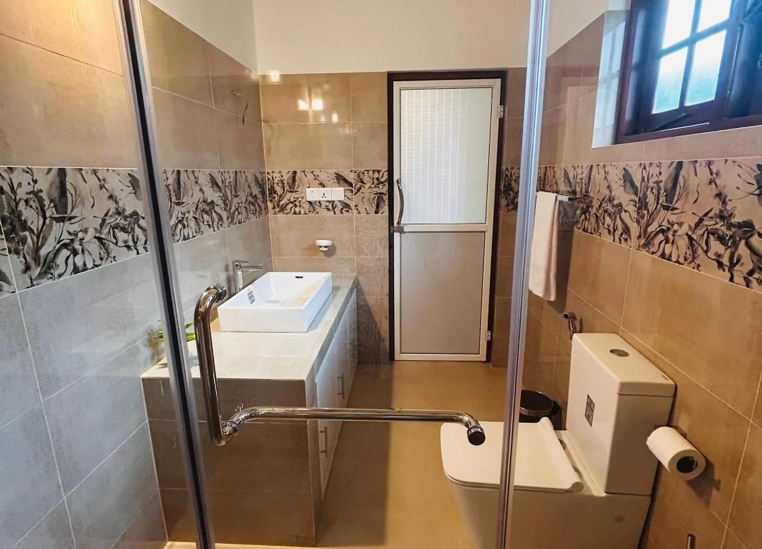 Neem Aura Home Stay Liyanagemulla Bed & Breakfast